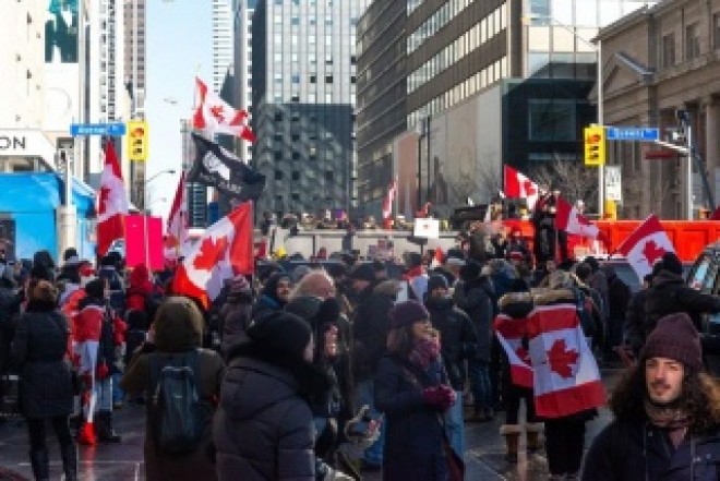 A 10-a zi de proteste masive in Canada, impotriva vaccinarii obligatorii. Primarul capitalei a declarat stare de urgență