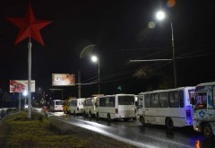 Manipulare maxima! Adevărul despre evacuările în masă din Donețk. Cum ar fi fost fabricată întreaga scenă, cu oameni plătiți ca să plece de acasă