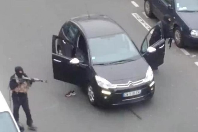 RĂSTURNARE DE SITUAȚIE! Ce au găsit polițiștii în mașina TERORIȘTILOR din Paris
