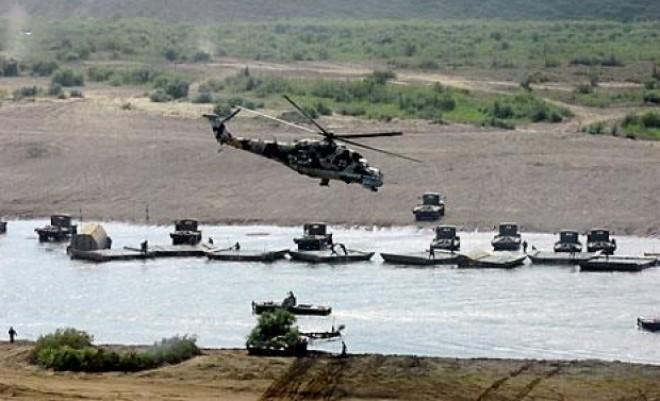 ALERTA/ Exerciţii militare fără precent: 80.000 de militari ruşi participă la manevre de amploare