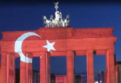 Umanitate dincolo de granițe: cum și-au manifestat orașele din întreaga lume solidaritatea pentru Turcia