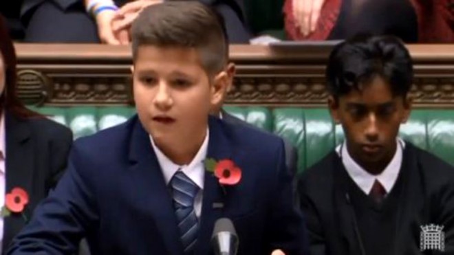 Un adolescent român a ținut un discurs în Parlamentul britanic. Impresionant ce a cerut