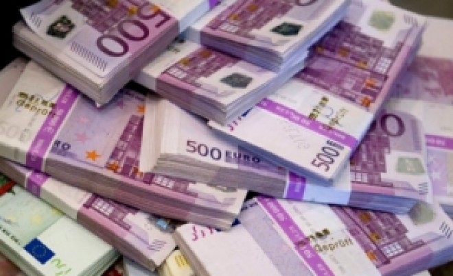 Numărul românilor cu depozite de peste 100.000 de euro a crescut în anul 2021 cu 7.233