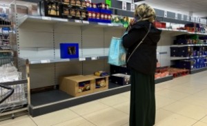 A început nebunia în Europa: oamenii cumpără haotic din magazine și se instalează penuria la mai multe produse