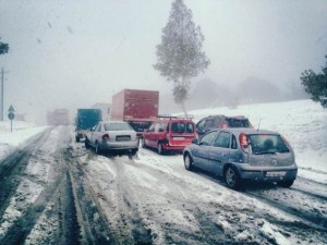 Trafic îngreunat din cauza zăpezii pe mai multe drumuri din țară