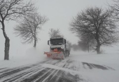Prahova: Camioane oprite pe DN 1A, din cauza zăpezii abundente. Ninge fără încetare în 20 județe din centrul și sud-vestul țării