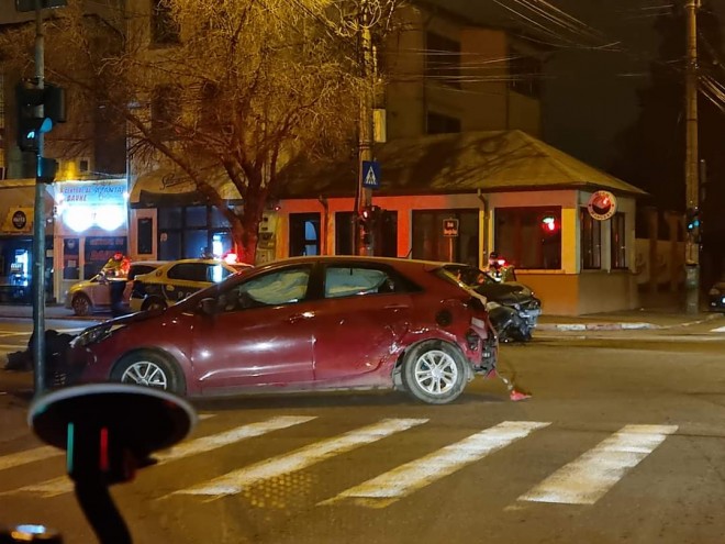 Ploiesti: Accident grav pe Gheorghe Doja, langa sediul Politiei. Doua masini s-au facut praf