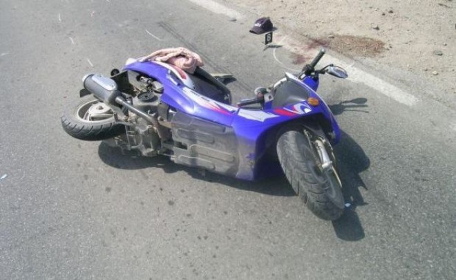 Accident RUTIER în Bereasca. Un scuterist a fost lovit de un autoturism