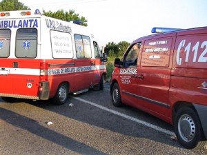 O ambulanță s-a RĂSTURNAT la Apostolache