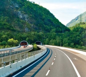 Ce TAXE vor plăti şoferii pe autostrada Comarnic-Braşov