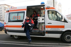 Ambulanţă, implicată într-un ACCIDENT RUTIER în Campina