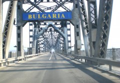 Incident pe Podul Ruse-Giurgiu: Un poliţist bulgar a fost lovit cu maşina de un român
