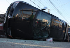 Accident cu doua autoturisme, in Ploiesti. Una dintre masini s-a rasturnat